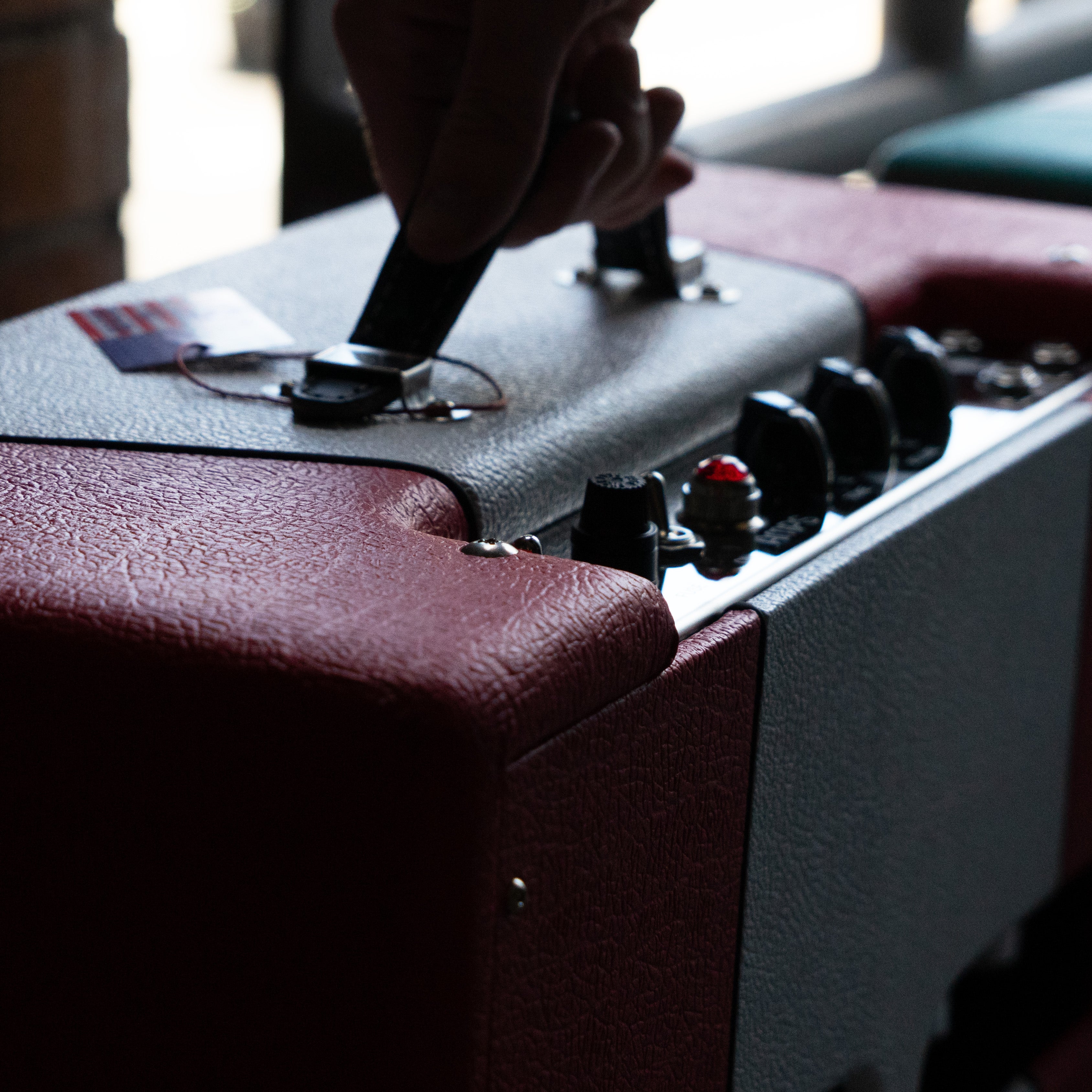 Red & White Narrow Panel 5E3 Deluxe Amplifier - Cabinet | RUBY Tubes