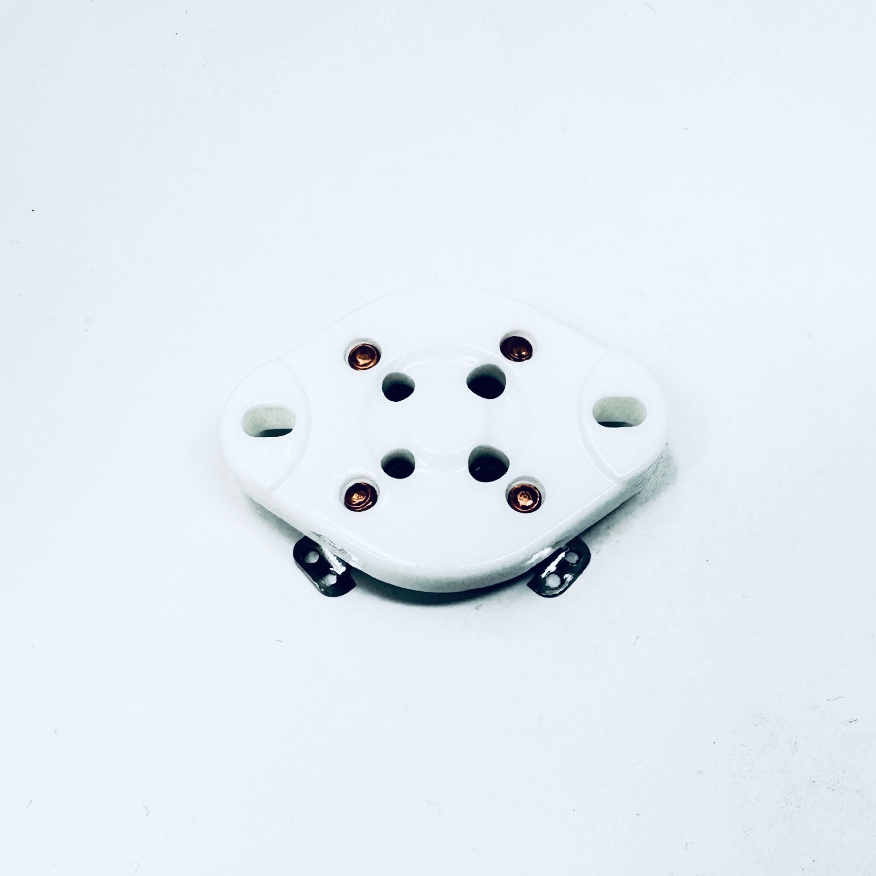 4-Pin Ceramic Solder Socket - TUS4C1. ruby ceramic socket
