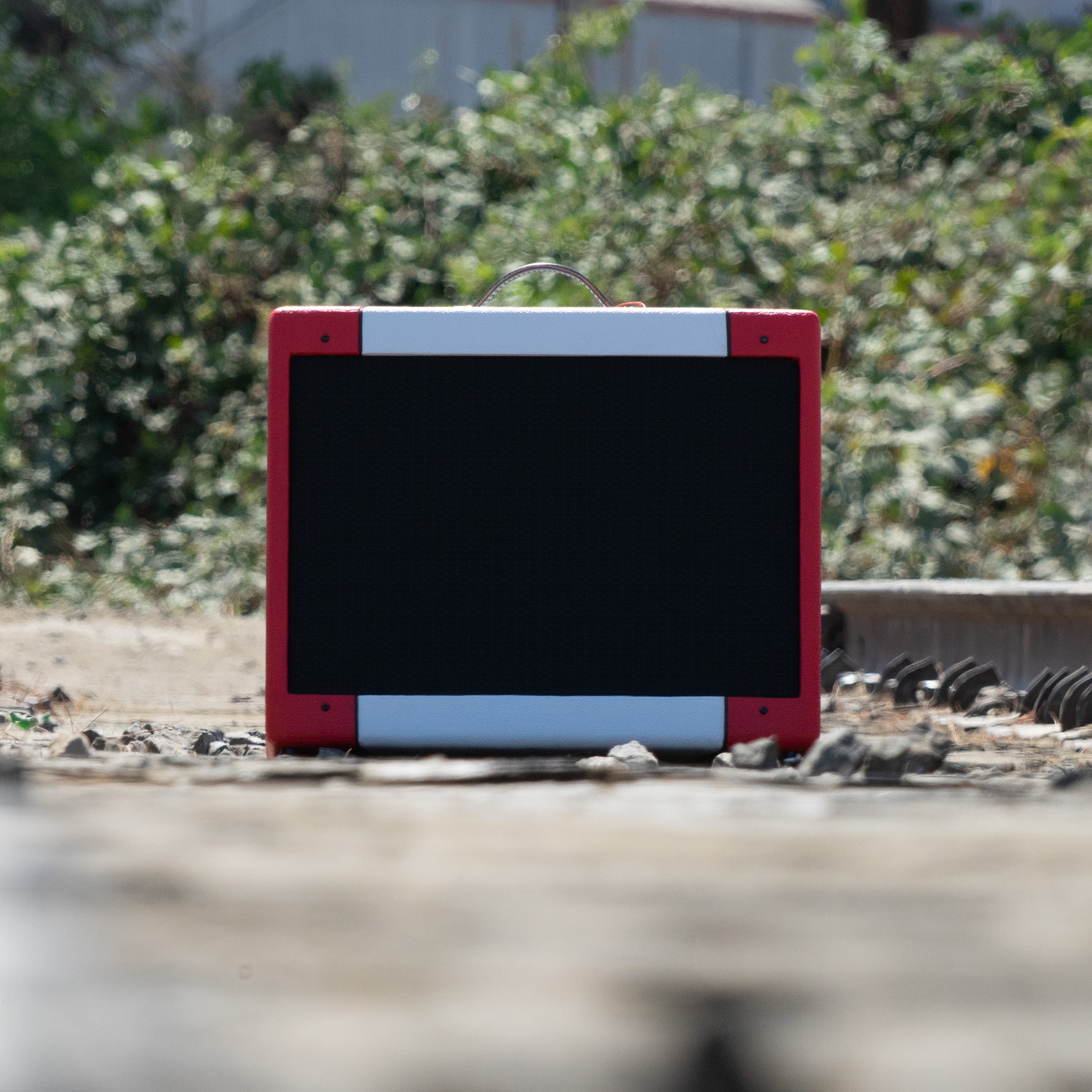 Red & White Narrow Panel 5E3 Deluxe Amplifier Cabinet