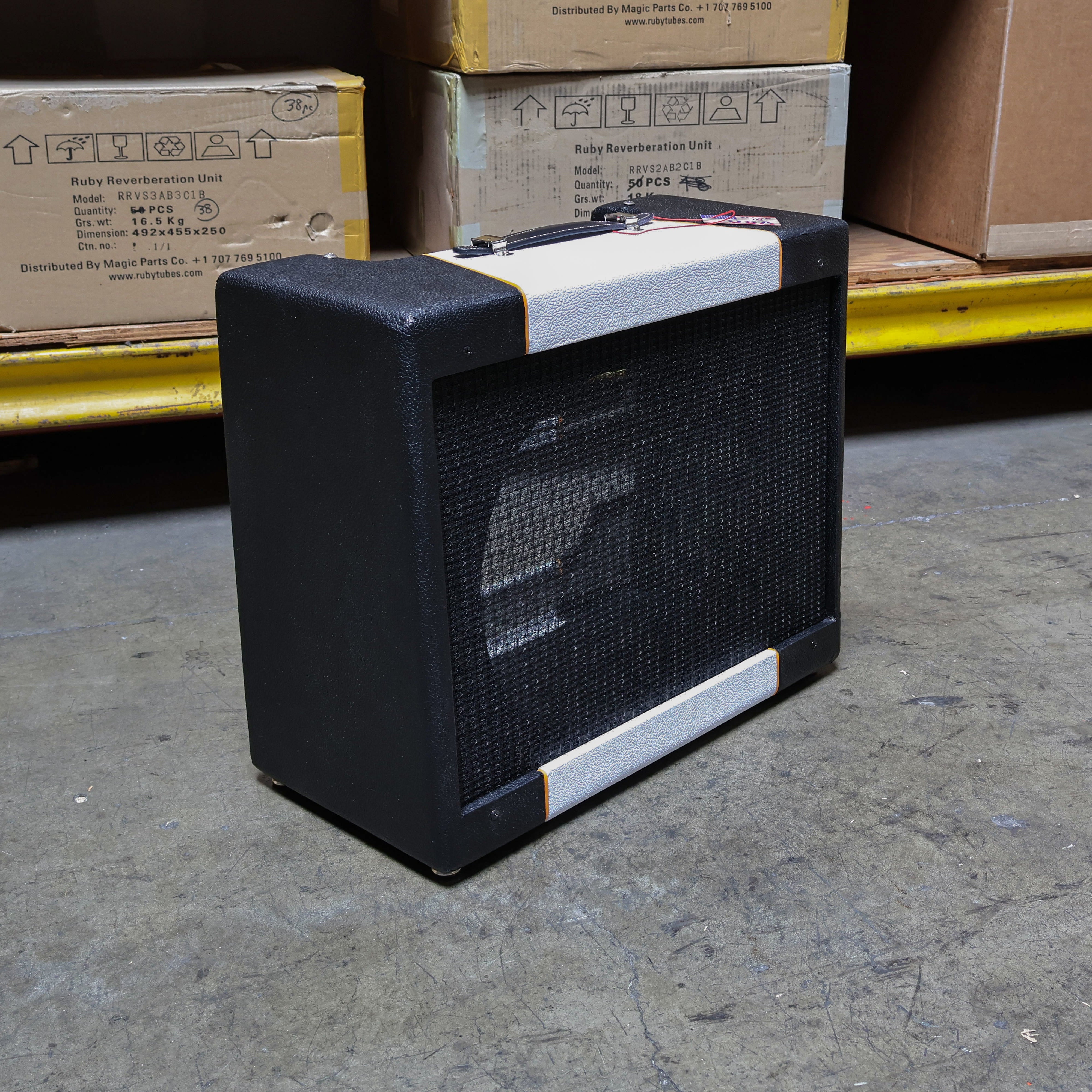 Black & White Narrow Panel 5E3 Deluxe Amplifier Cabinet